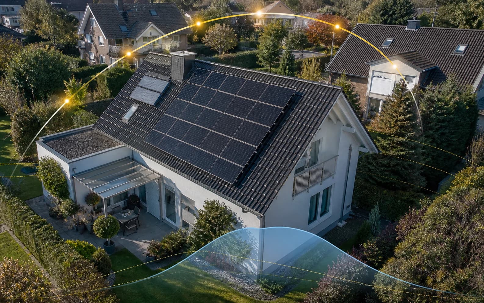 Deutsches Wohnhaus mit visualisiertem Sonnenlauf und Ertragsverlauf (Visualisierung)